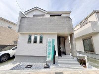 閑静な住宅地!阪急『西向日駅』まで徒歩15分!
小・中学校など教育施設まで徒歩圏内で子育て世帯におすすめ!
周辺には商業施設充実で利便性の高い立地!