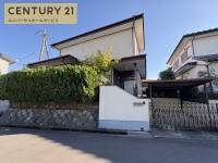 土地広々約５７坪！角地で開放感のあるお家◎
南向きのワイドバルコニーで陽当たり良好！
閑静な住宅地！室内丁寧にお使いです！
