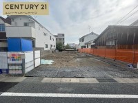 閑静な住宅地にある全２区画の分譲地！
あって嬉しいこだわりの設備が充実したゆとりのある３ＬＤＫお家！
小学校まで徒歩５分とお子様の通学も安心です♪