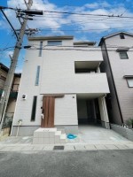 小・中学校まで徒歩１０分圏内でお子様の通学も安心！
全居室６帖以上！ＬＤＫ約１８帖とゆとりのある間取り♪
公園や教育施設が近く子育て世帯におすすめ！