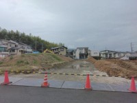 区画の整った全１８区画の分譲地！
小学校まで徒歩約２分とお子様の通学も安心♪
角地＆南西向きで心地良い風と明るい陽光が差し込むお家！