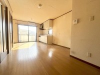 阪急・ＪＲの２ＷＡＹアクセス！南向きにつき陽当たり良好！
西側が水路のため通風も良好です！
フリースペースがあるため店舗や事務所としても◎