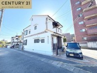 長岡京市、向日市、大山崎町を専門　ユニバーサルホームサービス 阪急『西向日駅』徒歩13分！北西角地で陽当り・通風良好！
全居室収納スペースがあるので住空間がスッキリします！
駐車スペースは2台分有♪令和４年大規模リフォーム済！