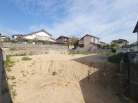 長岡京市、向日市、大山崎町を専門　ユニバーサルホームサービス 建築条件無土地！お好きなハウスメーカー・工務店で建築可能！
小学校まで徒歩圏内！お子様の通学も安心です！
閑静な住宅街につき子育て世帯にオススメ！