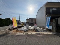 長岡京市、向日市、大山崎町を専門　ユニバーサルホームサービス 南東角地につき、陽当たり・通風良好！閑静な住宅地！
建築条件無し土地の為、お好きな工務店やハウスメーカーで建築可能！
周辺施設も徒歩圏内に充実♪