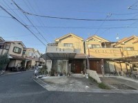 角地約30坪!阪急『西山天王山』駅まで徒歩10分!
前道ゆったり6m!駐車2台可能!(車種による)
ーエネファーム搭載!広々4LDKのお家ー