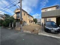 長岡京市、向日市、大山崎町を専門　ユニバーサルホームサービス 建築条件無し土地の為、お好きな工務店やハウスメーカーで建築して頂けます！
阪急とＪＲの駅近２ＷＡＹアクセス可能！
閑静な住宅地の整形地！徒歩圏内に生活施設が充実♪
