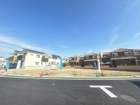 長岡京市、向日市、大山崎町を専門　ユニバーサルホームサービス 全５区画の分譲地！陽当たり・通風良好！
自由設計につき、お好きな間取りで建築して頂けます！
阪急『西向日駅』まで徒歩１０分！周辺施設充実！