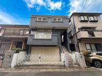 長岡京市、向日市、大山崎町を専門　ユニバーサルホームサービス 南向きで陽当り良好！閑静な住宅地の整形地！
阪急とＪＲの２ＷＡＹアクセス！
屋根裏収納付きの４ＳＬＤＫ！駐車も３台可能！