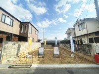 長岡京市、向日市、大山崎町を専門　ユニバーサルホームサービス 土地面積広々約３４坪！東西両面道路で陽当たり・通風良好！
お好きな工務店やハウスメーカーで建築可能！
阪急『東向日駅』・ＪＲ『向日町駅』まで徒歩６分！
