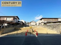 長岡京市、向日市、大山崎町を専門　ユニバーサルホームサービス 土地６８．４３坪！間口広々１２．５５ｍで前道もゆったり６ｍ！
建築条件無し売土地につき、お好きな工務店やハウスメーカーで建築可能！
ＪＲ『城陽駅』まで徒歩１１分！