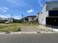 長岡京市、向日市、大山崎町を専門　ユニバーサルホームサービス 建築条件無し土地！お好きなハウスメーカーや工務店で建築可能！
土地約３０坪！前面道路約６ｍ！
阪急「西向日」駅まで徒歩８分♪
