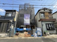 JR「長岡京」駅まで徒歩13分!
駐車2台可能な3LDKのお家♪
南向きにつき日当たり良好です!