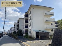 2015年改装済み!阪急『西山天王山駅』まで徒歩6分!
南側バルコニーのため、陽当たり良好!
小学校まで徒歩圏内!お子様の通学も安心です♪