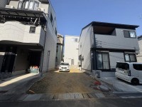 長岡京市、向日市、大山崎町を専門　ユニバーサルホームサービス 建築条件無し土地！お好きなハウスメーカー・工務店で建築可能！
ＪＲ「向日町」駅まで徒歩５分・阪急「東向日」駅まで徒歩７分！
南向きの整形地！前道ゆったり６ｍ！