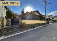 長岡京市、向日市、大山崎町を専門　ユニバーサルホームサービス 建築条件無し土地！お好きなハウスメーカー・工務店で建築可能！
土地広々約９０坪！解体更地渡し！
小学校まで徒歩圏内！お子様の通学も安心です！