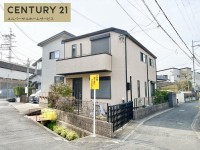 長岡京市、向日市、大山崎町を専門　ユニバーサルホームサービス 阪急『大山崎駅』徒歩２分、ＪＲ『山崎駅』徒歩３分の駅チカ２ＷＡＹアクセス！
通勤や通学に大変便利な立地♪軽量鉄骨造の４ＳＬＤＫで駐車１台可能！