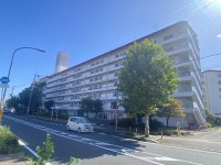 長岡京市、向日市、大山崎町を専門　ユニバーサルホームサービス ２０２６年１月室内リフォーム済！
南東角住戸につき独立性が高く、陽当たり・通風良好！
スーパーやコンビニなど徒歩圏内に商業施設充実で生活に便利！