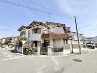 長岡京市、向日市、大山崎町を専門　ユニバーサルホームサービス 建築条件無し売り土地につき、お好きなハウスメーカー・工務店で建築可能！
南西角地で採光・通風が良好♪
生活関連施設が徒歩圏内に充実！