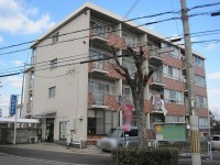 長岡京市、向日市、大山崎町を専門　ユニバーサルホームサービス 南面バルコニーにつき、陽当たり・通風良好♪
教育施設まで徒歩１０分圏内とお子様の通学も安心です！
４階建ての４階部分！空室の為、即入居可能です！