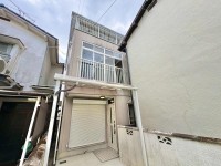 長岡京市、向日市、大山崎町を専門　ユニバーサルホームサービス 各居室７帖以上の４ＬＤＫのおうち！
フルリフォーム済みにつき即入居可！
軽自動車２台駐車可能！