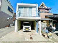 吹抜けのあるリビングで音楽鑑賞・楽器演奏をお楽しみください♪
阪急『桂駅』徒歩圏内♪スーパーやコンビニなど商業施設充実で生活に便利！
気密・防音・耐震良し！鉄筋コンクリート造のお家です！